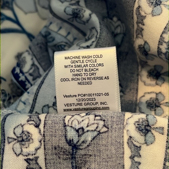 White and blue maxi dress with flutter short sleeves - Picture 8 of 9